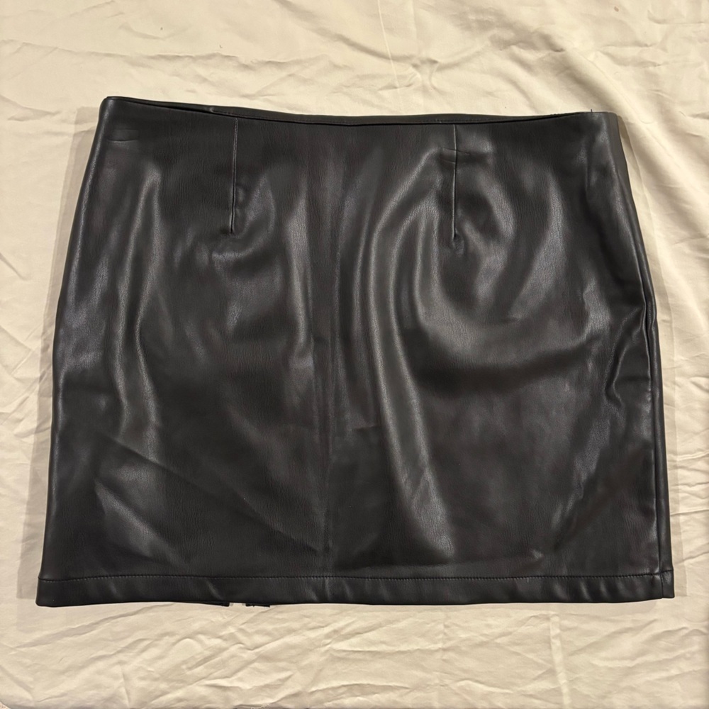 Juicy Couture Leather Mini Skirt​​​​​​​ - Picture 6 of 6